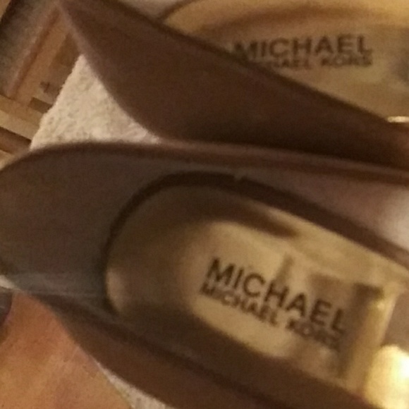 MICHEAL KORS HEELS - Picture 6 of 6